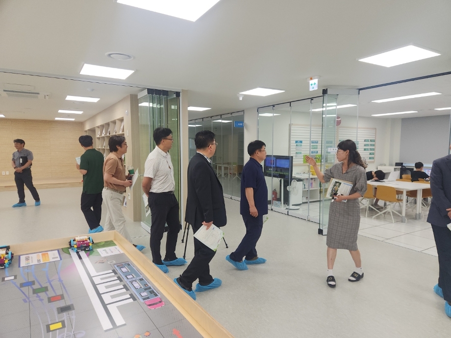 SW융합연구소, 묘량중앙초등학교 방문해 학생 성장 지원 AI 플랫폼 설명회 개최 이미지